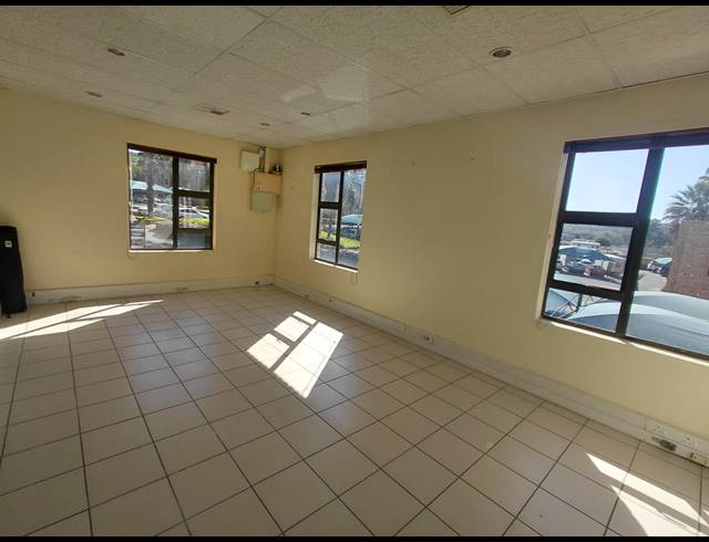 99M² OFFICE TO LET IN FOURWAYS